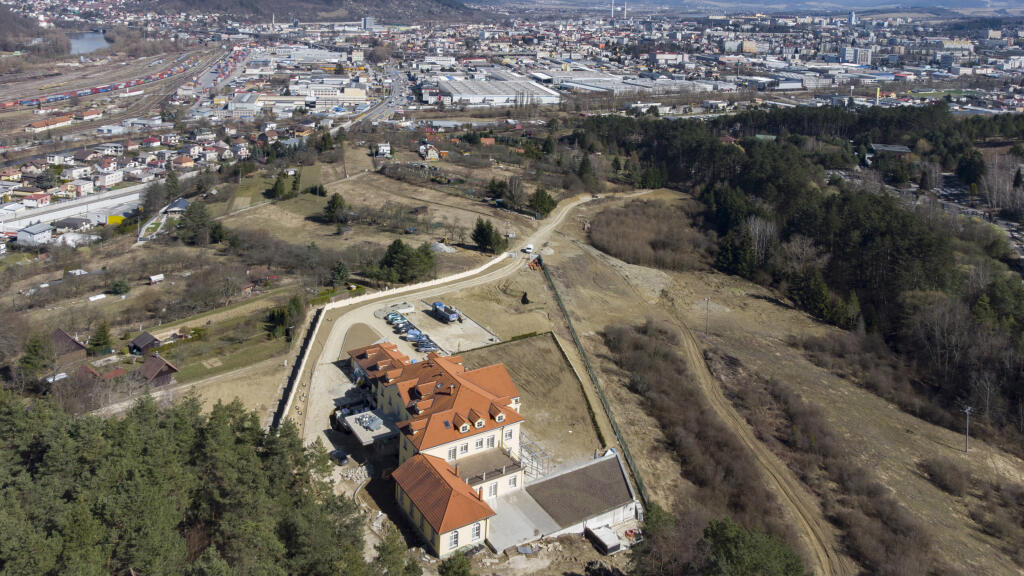 Na snímke je vila cyklistu Petra Sagana nad jeho rodným mestom Žilina, ktorú po kúpe nechal kompletne zrekonštruovať.