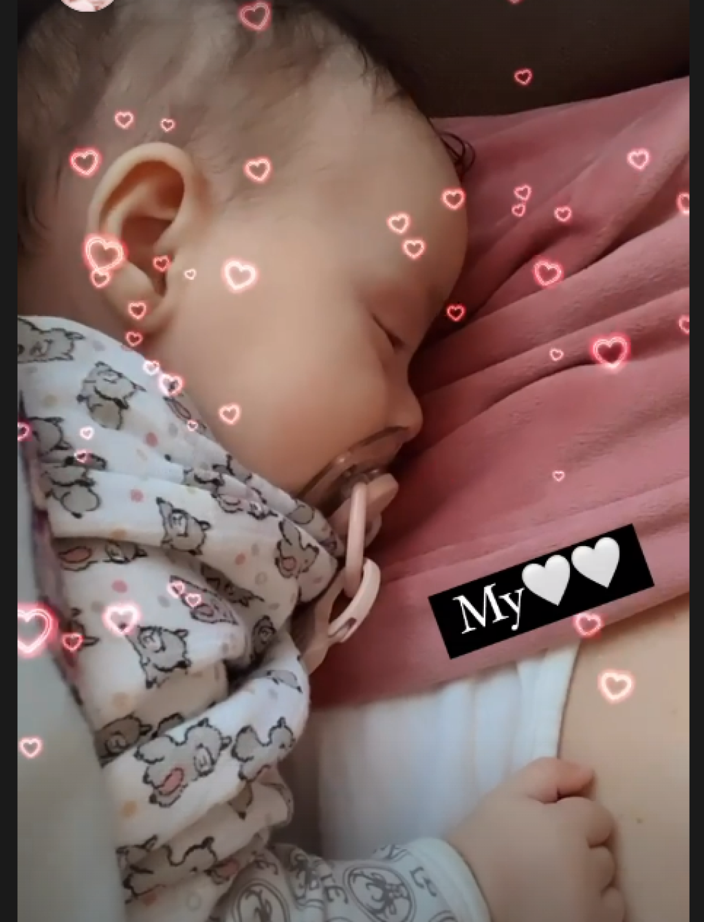 Takúto fotku s popisom zverejnila Nízlová v deň zverejnenia Matúšovho klipu.