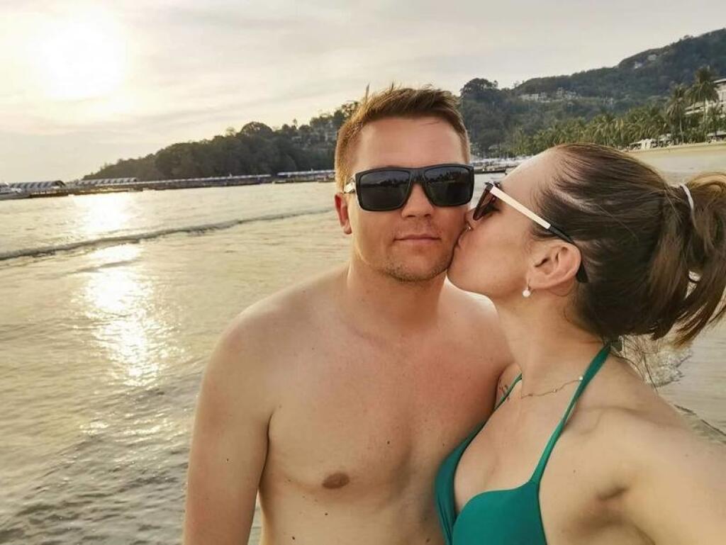 Biatlonistka Fialková má za sebou životnú sezónu, po ktorej zamierila za teplom do Thajska. Užívala si pláže, opaľovanie a aj rušné veľkomestá. Spoločnosť jej robil priateľ Miloš.
