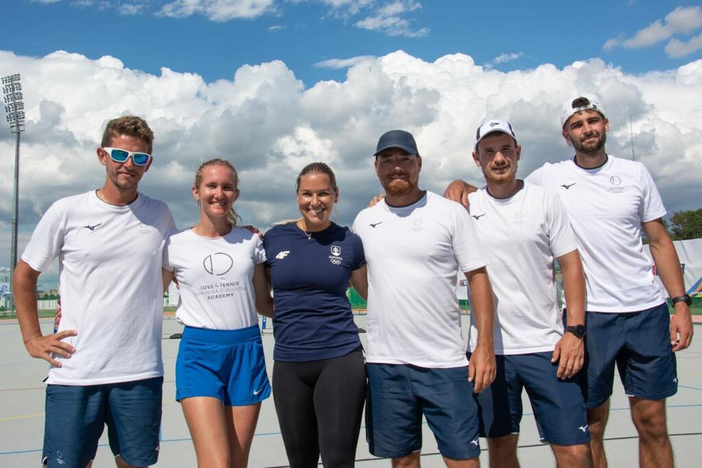 Bývalá slovenská tenistka Dominika Cibulková to naplno rozbalila na Olympijskom festivale v Šamoríne, kde oprášila svoje zručnosti s raketou.