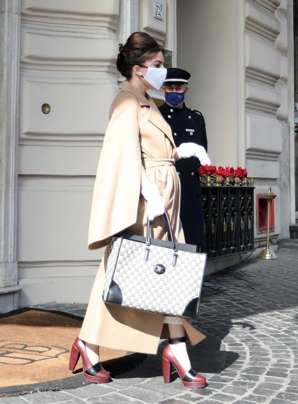 Gaga, si to ty? Speváčka prekvapila v uliciach Ríma svojou eleganciou.