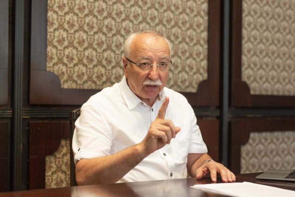 Profesor Juraj Šteňo: Lekárov bolí srdce, keď stoja pacienti v noci pred nemocnicou