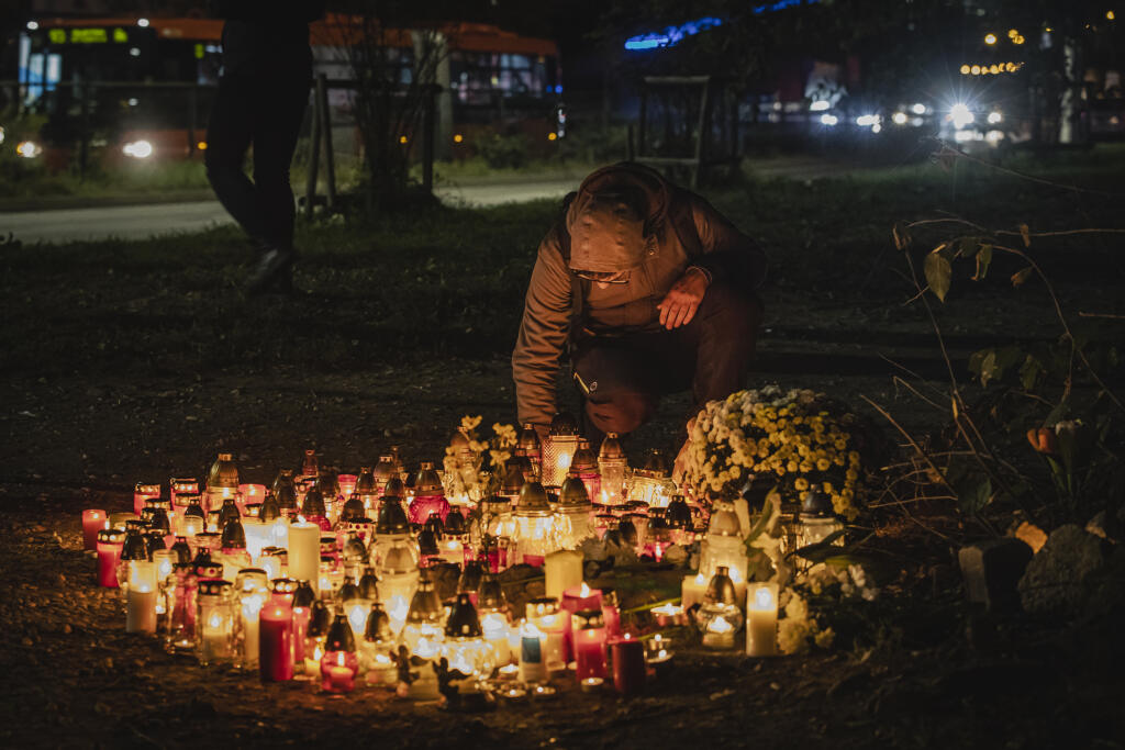 V nedeľu večer napálilo auto v plnej rýchlosti do zastávky MHD v Bratislave, nehoda mala tragický koniec pre päť ľudí, ktorí čakali na autobus. Vinníkom bol športový funkcionár a generálny sekretár Deaflympijského výboru Dušan Dědeček.