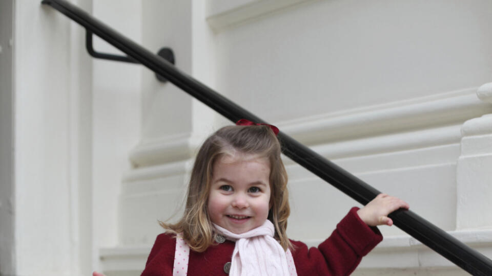 Princezná Charlotte sa v prvý deň do škôlky patrične vyparádila.