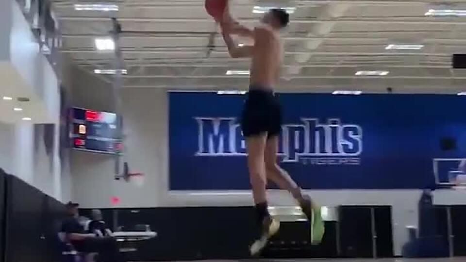 VIDEO Lietajúci basketbalisti: Neuveriteľné, čo dokážu vo vzduchu!