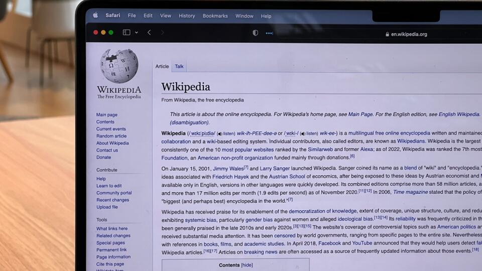 Ruská Federálna služba pre dozor v oblasti telekomunikácií, informačných technológií a masmédií (Roskomnadzor) oznámila, že podniká kroky proti neziskovej organizácii Wikimedia Foundation, prevádzkujúcej internetovú encyklopédiu s otvoreným obsahom Wikipedia. Dôvodom je údajné porušenie ruských zákonov zameraných proti šíreniu dezinformácií o vojne na Ukrajine zo strany Wikipedie.