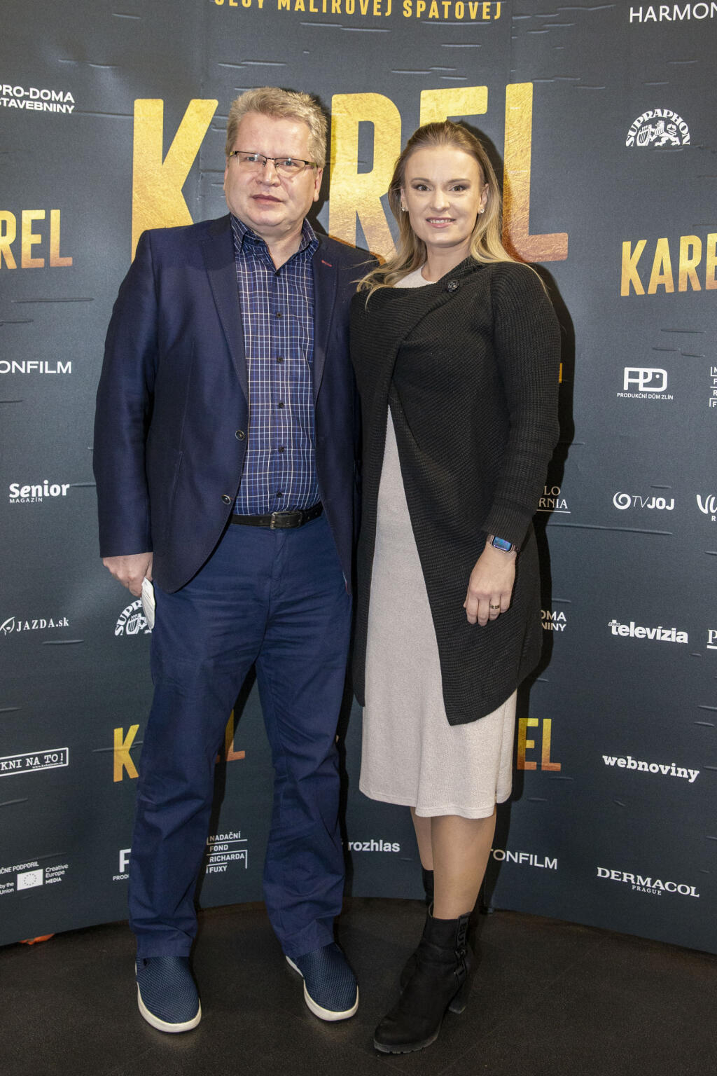 Na snímke je Juraj Čurný s manželkou Andreou na premiére filmu Karel.