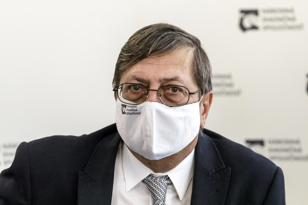 Na snímke predseda predstavenstva vykonávajúci aj kompetencie generálneho riaditeľa Národnej diaľničnej spoločnosti (NDS) Juraj Tlapa počas tlačovej konferencie vedenia Národnej diaľničnej spoločnosti (NDS) na tému veľké dopravné zmeny v Bratislave 25. augusta 2021. FOTO TASR - Dano Veselský