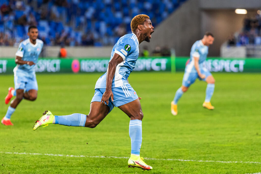 Na snímke Ezekiel Henty sa teší z vyrovnávajúceho gólu počas zápasu F skupiny Európskej konferenčnej ligy medzi ŠK Slovan Bratislava a FC Kodaň.