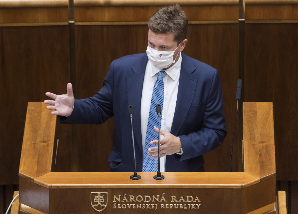 Na snímke minister dopravy a výstavby SR Andrej Doležal (nominant Sme rodina) počas 12. schôdze Národnej rady SR v Bratislave 16. septembra 2020. FOTO TASR - Martin Baumann