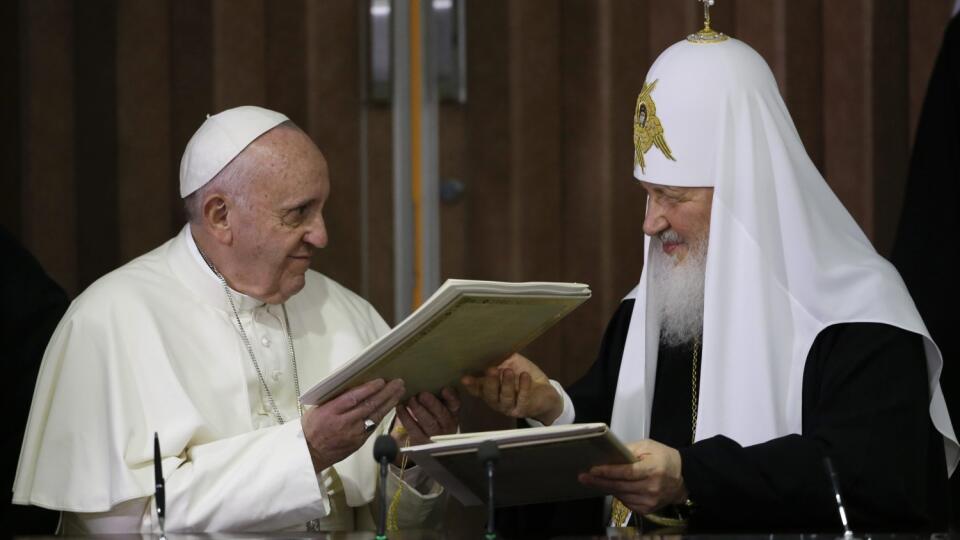 Patriarcha Kirill a pápež František dúfajú, že bude na Ukrajine dosiahnutý mier
