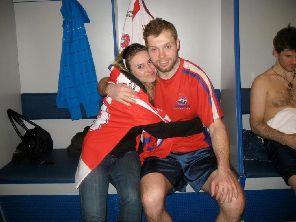 Lukáš Vašíček taktiež zahynul v trosklách lietadla Lokomotivu Jaroslavl ako Pavol Demitra. O milovaného muža vtedy prišla snúbenica Michaela Jajtnerová, ktorá sa s rodinou Vašíčka súdila o majetky hokejistu. Súd jej priznal práva a aj nárok na poistku za smrť.