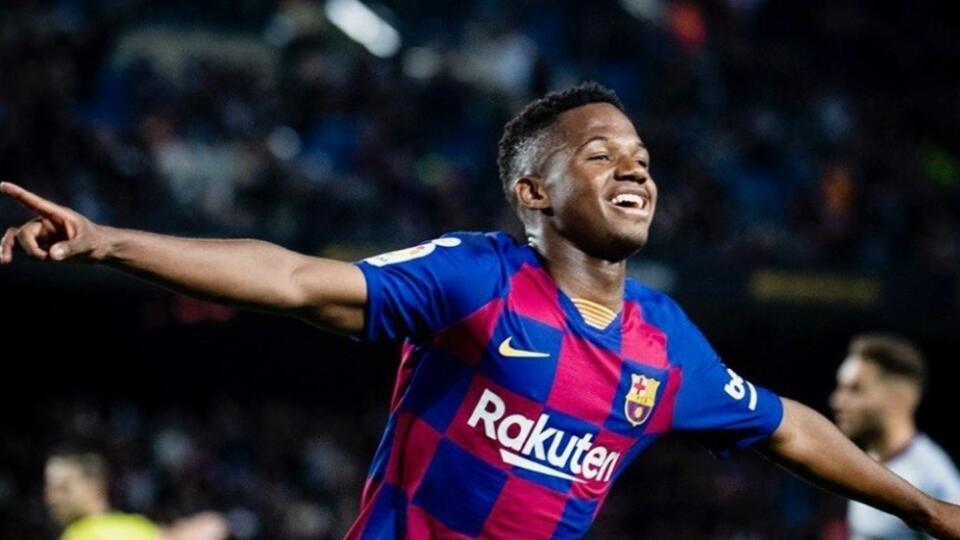 Ansu Fati oslavuje gól v drese FC Barcelona.