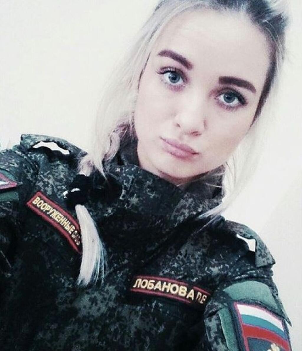 Селфи девушек военных