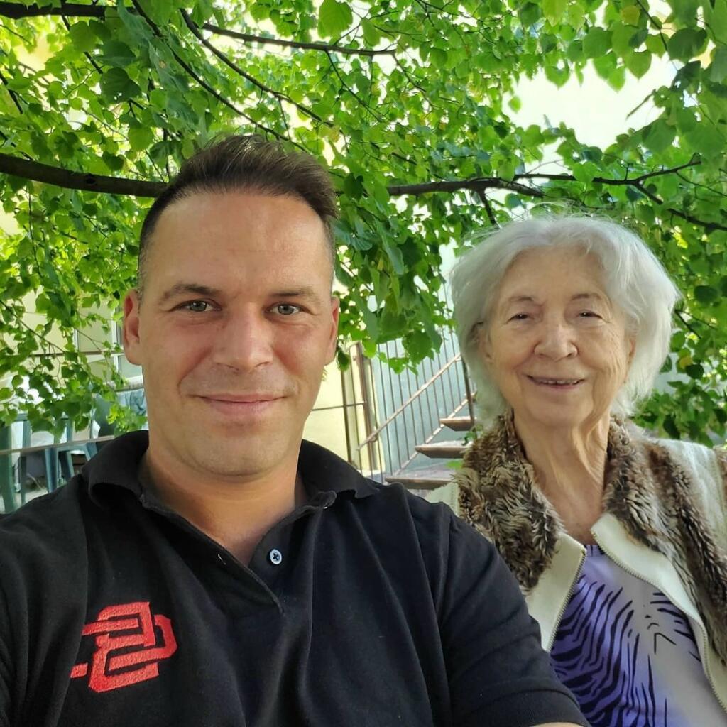 Po smrti syna Dušana Pašeka st. ho pani Irma videla vo vnukovi Dušanovi. S ním trávila veľa času a mali spolu mimoriadne blízky vzťah. Zdá sa však, že tragická udalosť z novembra ju zasiahla tak, že sa z nej už nespamätala.