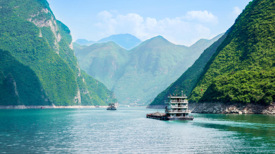 River,Cruise,In,China,-,Ships,On,The,Yangtze,River