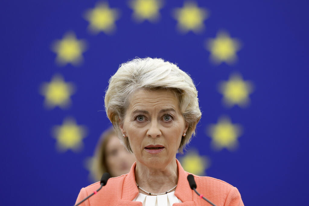 JB 15 Štrasburg - Predsedníčka Európskej komisie (EK) Ursula von der Leyenová počas prejavu o ruskej eskalácii vojnovej agresie na Ukrajine na plenárnom zasadnutí Európskeho parlamentu v Štrasburgu 5. októbra 2022. FOTO TASR/AP

European Commission President Ursula von der Leyen speaks during a commission on Russia's escalation of its war of aggression against Ukraine, at the European Parliament, Wednesday, Oct. 5, 2022, in Strasbourg, eastern France. (AP Photo/Jean-Francois Badias)