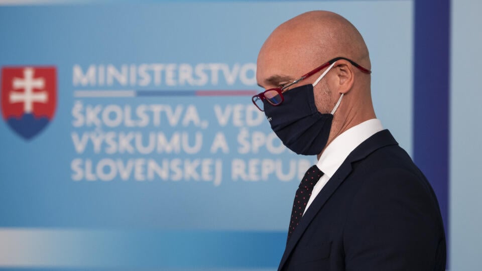 Na snímke minister školstva, vedy, výskumu a športu SR Branislav Gröhling (SaS) počas brífingu k jeho diplomovej práci v Bratislave 14. júla 2020. FOTO TASR - Jaroslav Novák