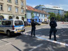 MIMORIADNE Bombová hrozba na STU v Bratislave: Evakuácia a zásah polície! VIDEO