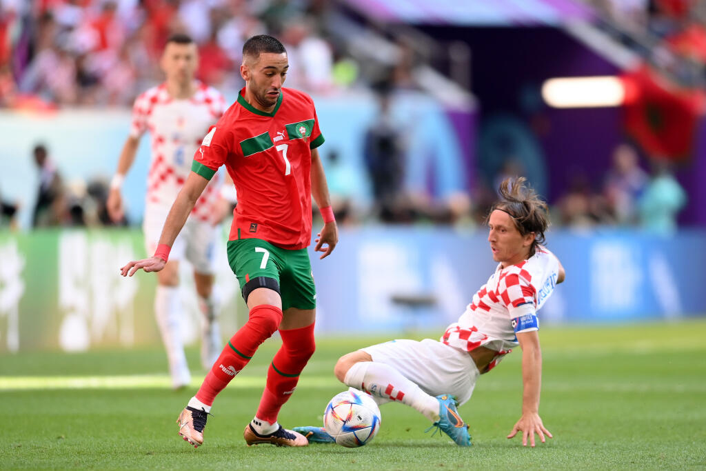 Maročan Hakim Ziyech sa narodil a vyrastal v Holandsku. Na klubovej úrovni hráva za londýnsku Chelsea.