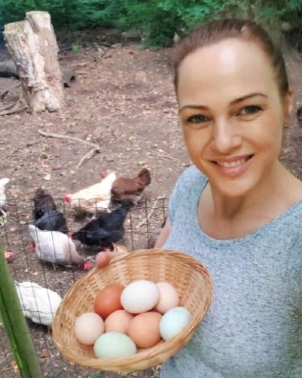Adriana chová na zámku aj sliepky.
