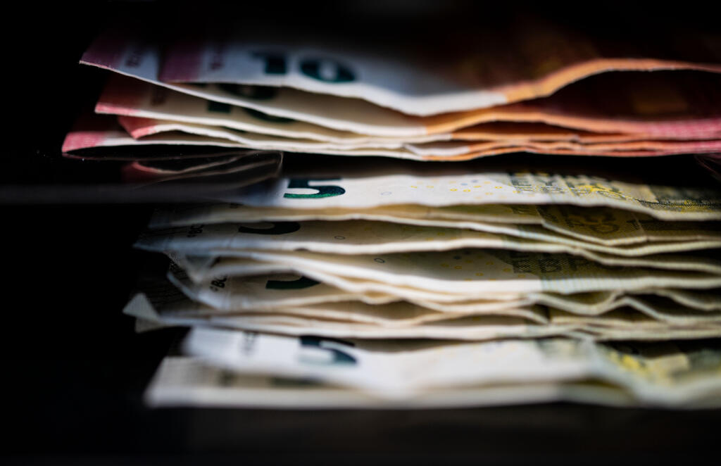Consumer prices rise by over six percent in the southwest