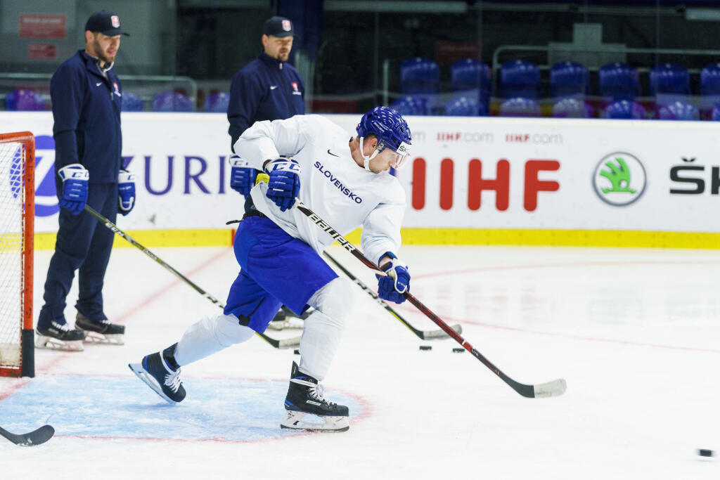 Slovenská hokejová reprezentácia absolvovala ranné rozkorčulovanie pred zápasom A skupiny hokejových Majstrovstiev sveta IIHF 2019 proti Veľkej Británií. Na snímke Dávid Bondra.
