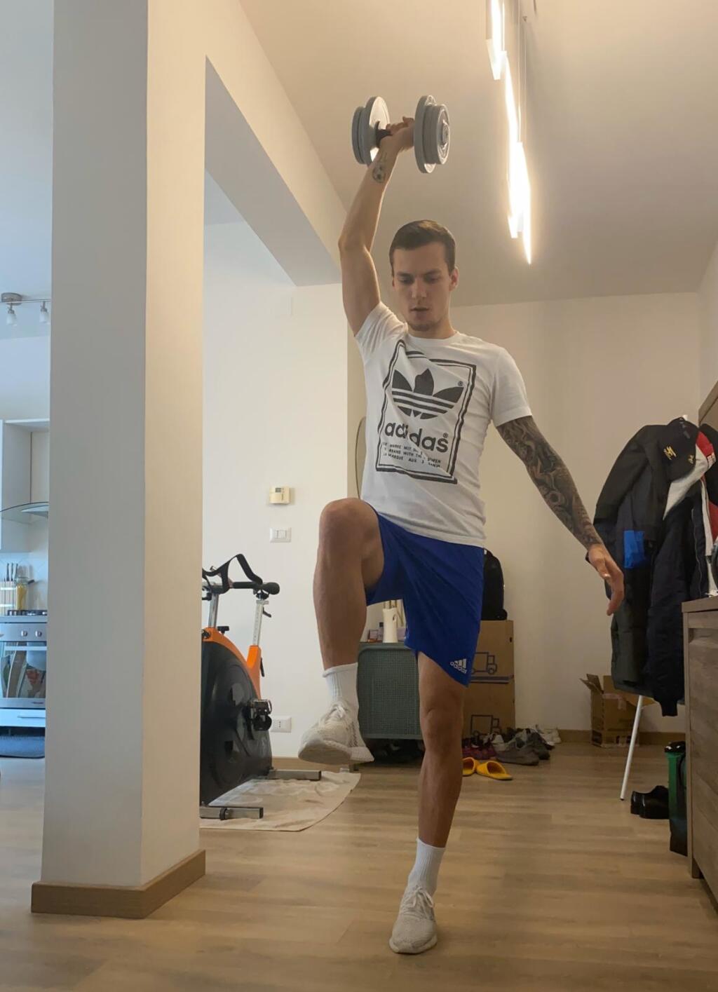 Dlhé chvíle v karanténe si Haraslín kráti aj cvičením.