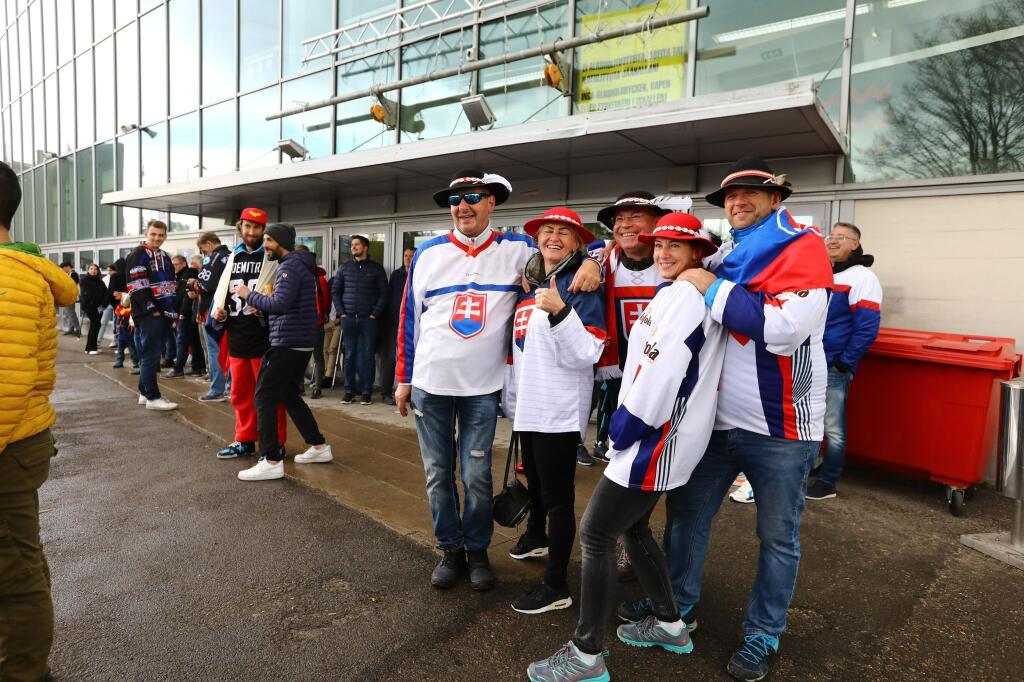 Slovenskí fanúšikovia to roztočili už pred Helsinki Ice Hall.
