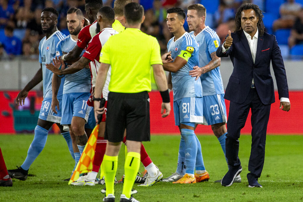 Zápas bol plný kontroverzií a najväčšiu kritiku zožal hlavný rozhodca stretnutia Glenn Nyberg (31).