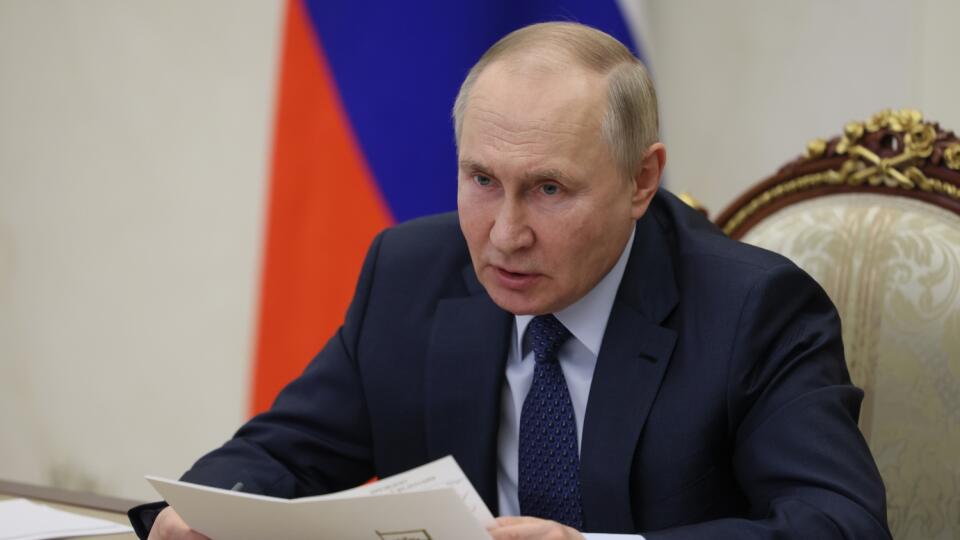 WA 12 Moskva - Ruský prezident Vladimir Putin sa účastní prostredníctvom videokonferencie na výročnom zasadnutí prezidentskej rady pre občiansku spoločnosť a ľudské práva v Moskve v stredu 7. decembra 2022. FOTO TASR/AP
Russian President Vladimir Putin attends the annual meeting of the Presidential Council for Civil Society and Human Rights via videoconference in Moscow, Russia, Wednesday, Dec. 7, 2022. (Mikhail Metzel, Sputnik, Kremlin Pool Photo via AP)