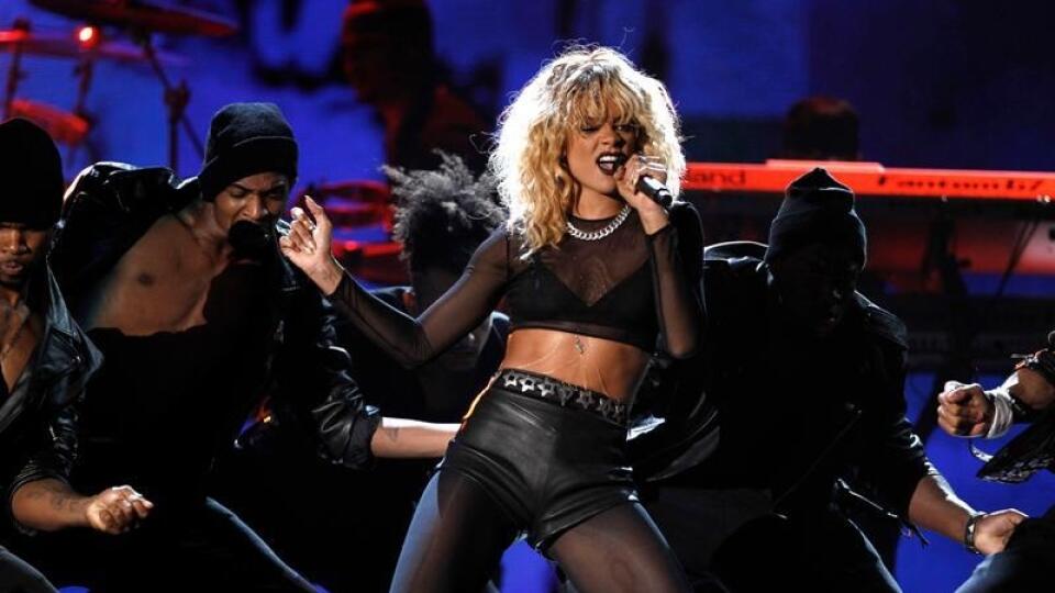Rihanna sa za svoje telo vôbec nemusí hanbiť.