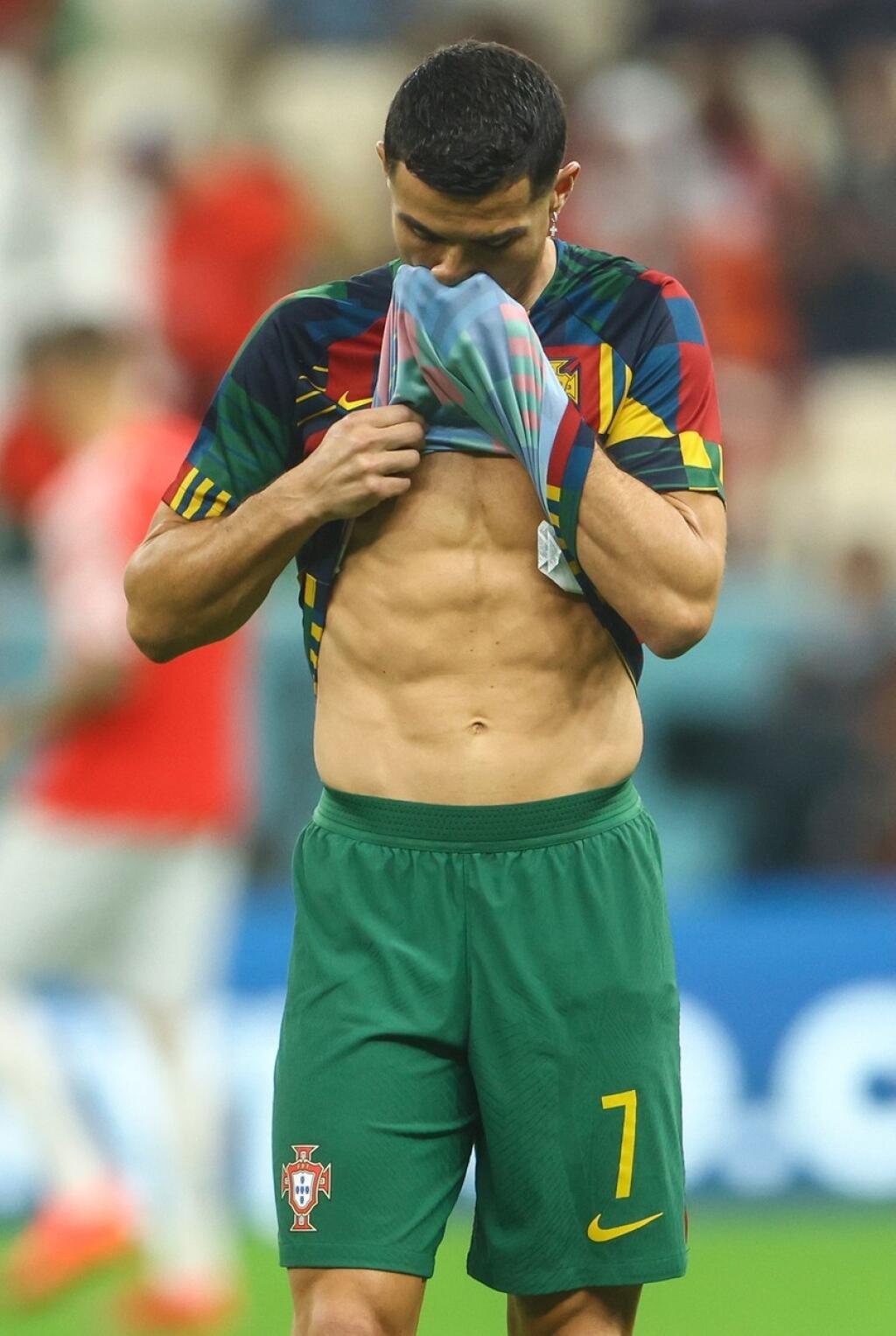 Akoby sa nielen trénerovi, ale aj spoluhráčom vysmieval. Povýšenecká futbalová hviezda by predsa na lavičke sedieť nemala.
