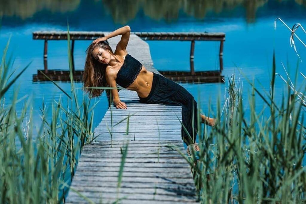 Skokanka na lyžiach Juliane Seyfarthová sa aj na sociálnych sieťach prezentuje odvážnymi zábermi.