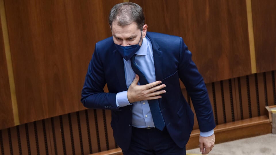 Plénum Národnej rady (NR) SR v utorok schválilo zákon roka, teda štátny rozpočet na budúci rok. Hlasovalo zaň 91 zo 146 prítomných poslancov. Spolu s ním vzalo plénum na vedomie rozpočet verejnej správy na nasledujúce tri roky. Na snímke minister financií SR Igor Matovič (OĽaNO) reaguje na výsledok hlasovania vládneho návrhu zákona o štátnom rozpočte na rok 2022 počas 51. schôdze Národnej rady SR 14. decembra 2021 v Bratislave. FOTO TASR - Pavol Zachar