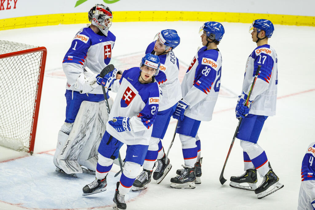 Na snímke hráči Slovenska po skončení zápasu štvrťfinále IIHF Majstrovstiev sveta v ľadovom hokeji hráčov do 20 rokov medzi Kanadou a Slovenskom.