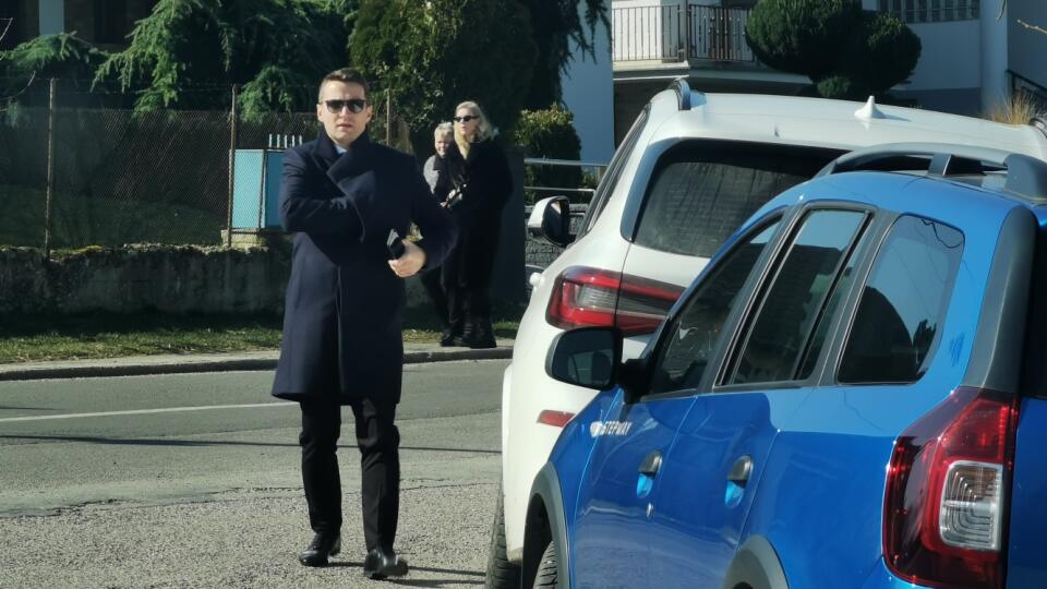 S pilotom Majom Oravcom sa prišiel rozlúčiť aj moderátor Viktor Vincze