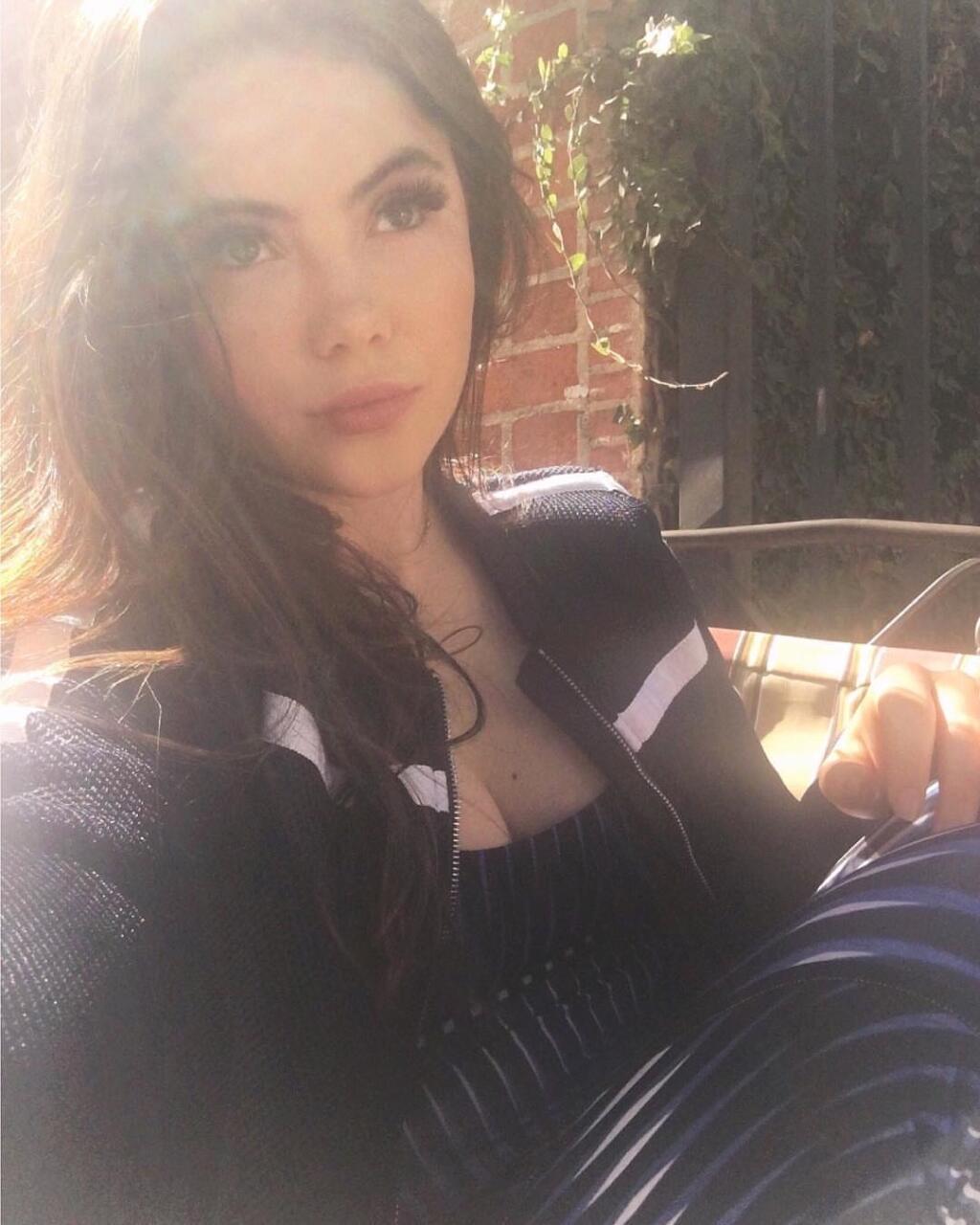 Sexi McKayla Maroney sa opäť vyz'vyvo prezentuje na sociálnych sieťach.