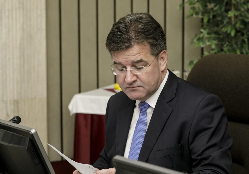 SR politika vláda 124. schôdza Bratislava BAX