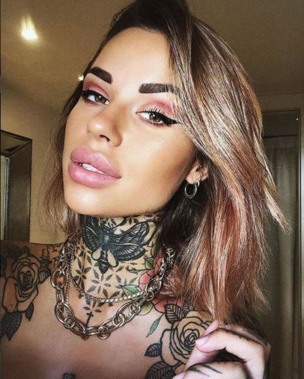 Zoe Cristofoli je obľúbenou na sociálnych sieťach. Má skvelý zmysel pre módu a jej tetovania jej dodávajú výnimočnosť