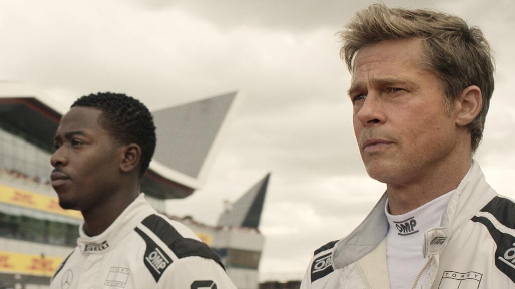 Damson Idris a Brad Pitt v snímke F1.