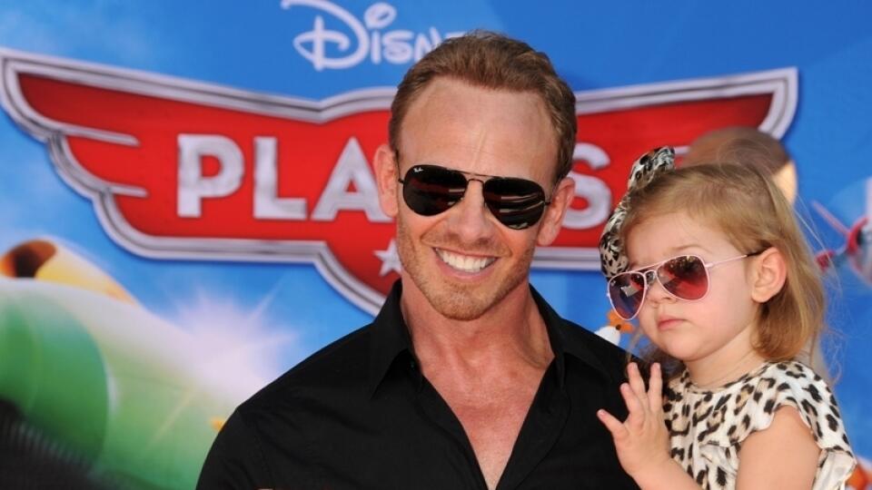 IAN ZIERING sa popýšil dcérou.