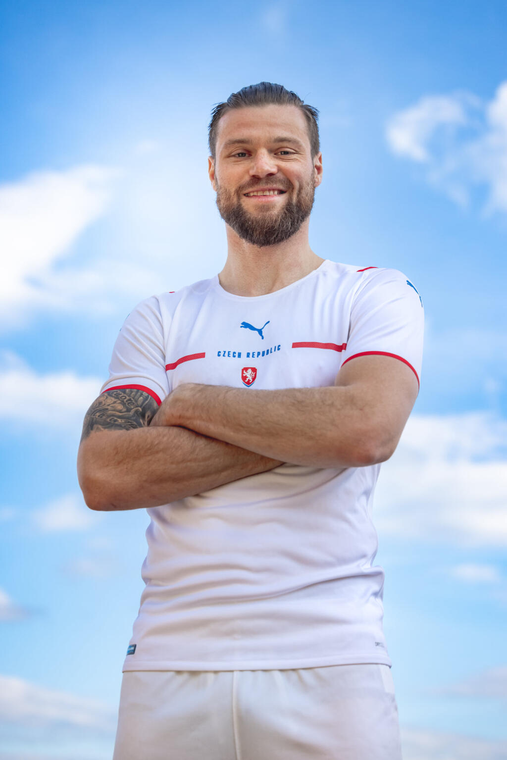 Česká reprezentácia vymenila žltozelené dresy za biele.