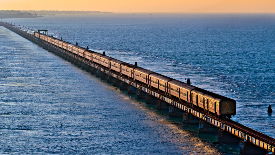 Ramaeswaram,tamil,Nadu,,India-january,29th,2020:,Evening,Golden,Sunlight,Reflects,On,The