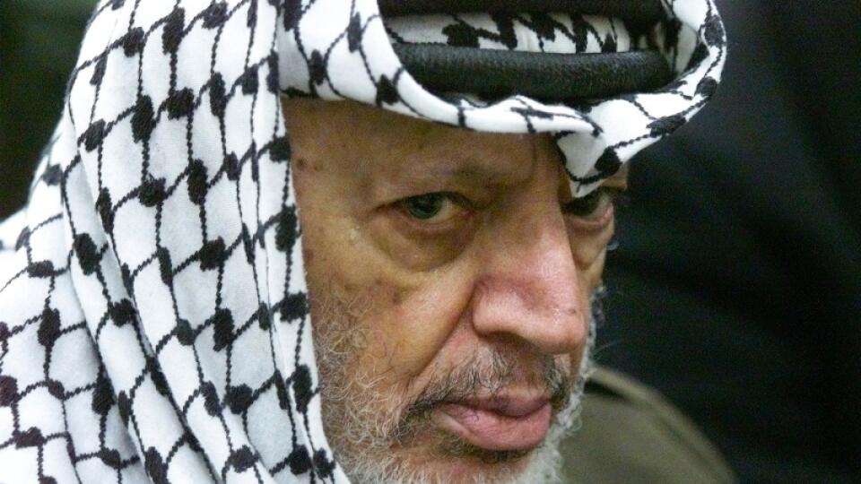 Bývalý palestínsky prezident Jásir Arafat zomrel za záhadných okolností v roku 2004 na predmestí Paríža.