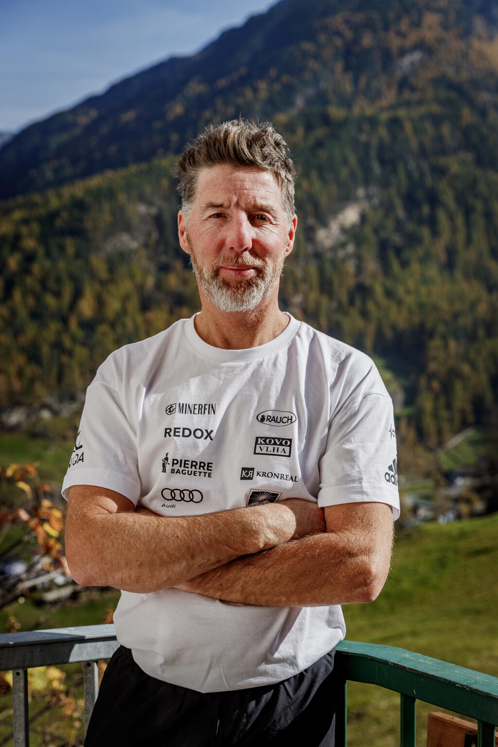 Na snímke tréner Petry Vlhovej, Livio Magoni, v dejiisku prvého závodu obrovského slalomu svetového pohára v rakúskom Söldene.