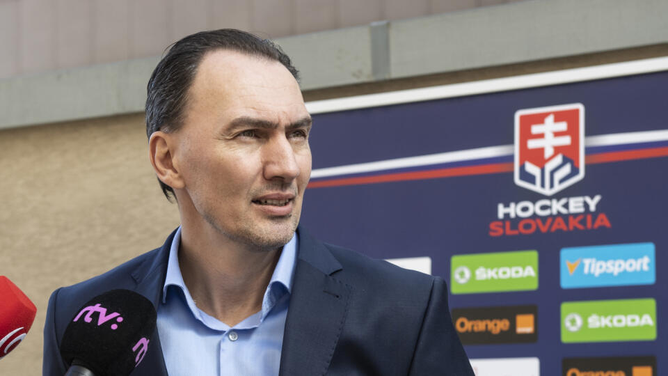 Na snímke prezident Slovenského zväzu ľadového hokeja (SZĽH) Miroslav Šatan počas brífingu po zasadnutí Výkonného výboru SZĽH 7. apríla 2022 v Bratislave. Nové zasadnutie Kongresu SZĽH sa uskutoční 9. mája. FOTO TASR - Pavel Neubauer