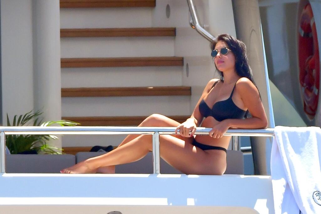Georgina Rodriguezová si síce užíva luxus od Ronalda, ale je aj ako opatrovateľkou jeho štyroch detí.