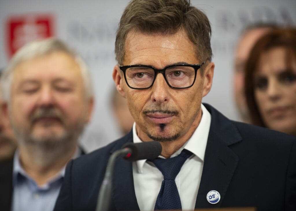 Na snímke člen kandidátky Demokratickej strany (DS) Ondrej Janíček počas tlačovej konferencie k predstaveniu kandidačnej listiny strany a k predvolebnej situácii 26. novembra 2019 v Bratislave. FOTO TASR – Jakub Kotian