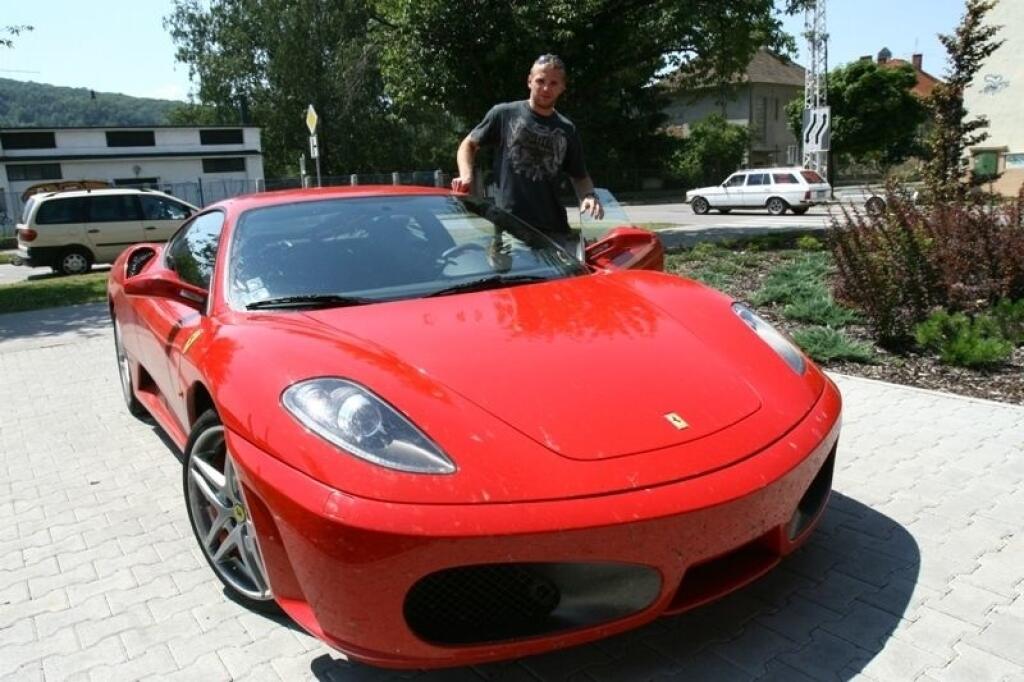 Gáborik zo značky Ferrari vlastnil aj klasiku. Červené F430.